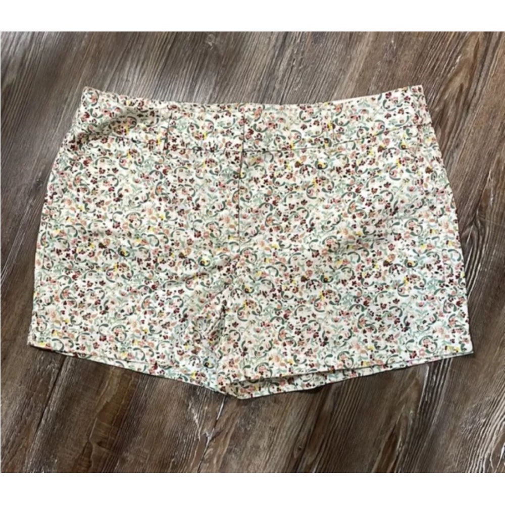 NWT LOFT Cute Floral 4" Shorts Size 10